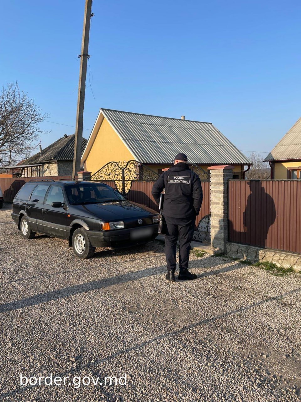 La frontiera moldo-ucraineană - depistate șase colete cu țigări de contrabandă și documentate două persoane