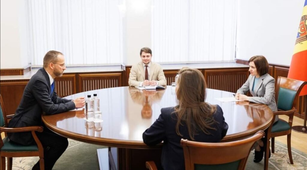 Președinta Maia Sandu a discutat cu șeful delegației Uniunii Europene la Chișinău, Ambasadorul Jānis Mažeiks
