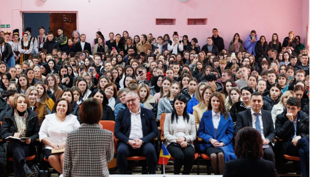 maia sandu si tinerii la soroca