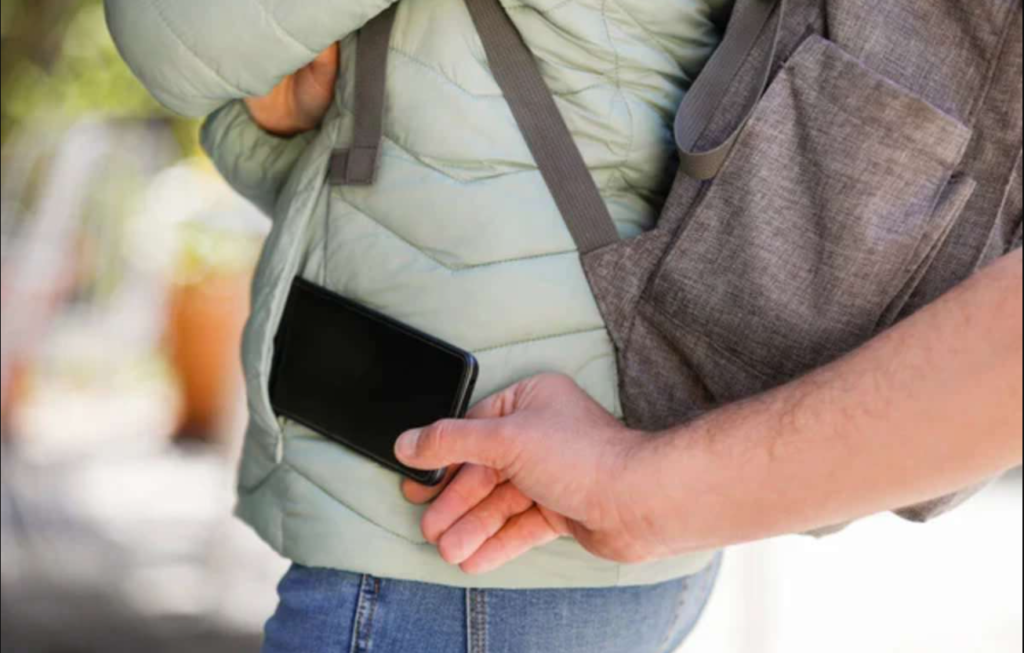 A comis 20 de pungășii, un furt și a evadat din arest. Inculpatul - condamnat la 12 ani de închisoare 1 pungasii