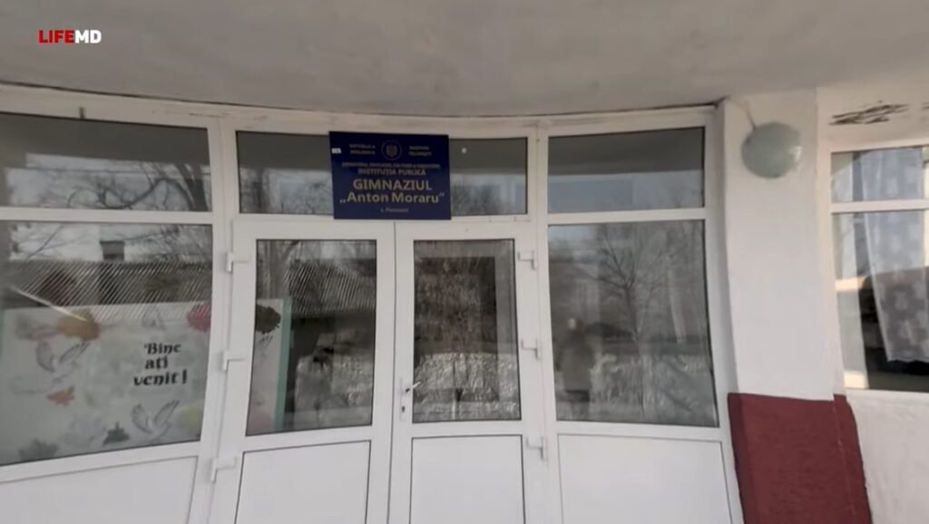 VIDEO// Bătaie la gimnaziul din Pistruieni. Administrația școlii nu a chemat ambulanța și nu au anunțat nici părinții elevului agresat 2 VIDEO// Bătaie la gimnaziul din Pistruieni. Administrația școlii nu a chemat ambulanța și nu au anunțat nici părinții elevului agresat