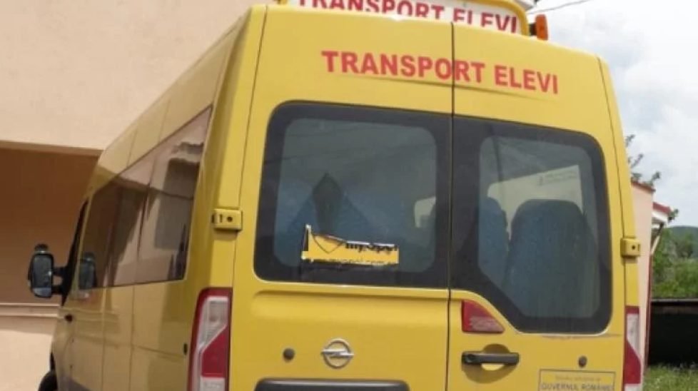 Guvernul a aprobat Regulamentul cu privire la transportarea elevilor. Cei care locuiesc la mai mult de 2 km de școală vor beneficia de transport gratuit