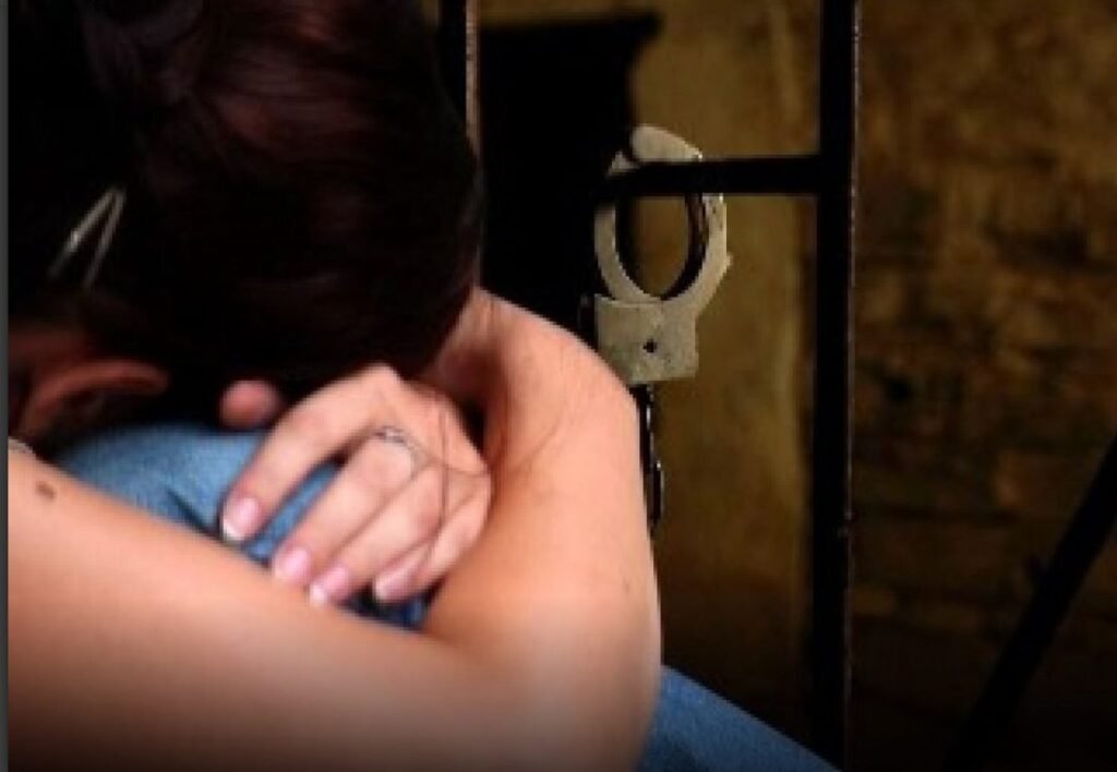 I-a promis că-i va deveni soție, însă l-a lăsat fără bani. Femeia din Chișinău, trimisă după gratii 1 I-a promis că-i va deveni soție, însă l-a lăsat fără bani. Femeia din Chișinău, trimisă după gratii