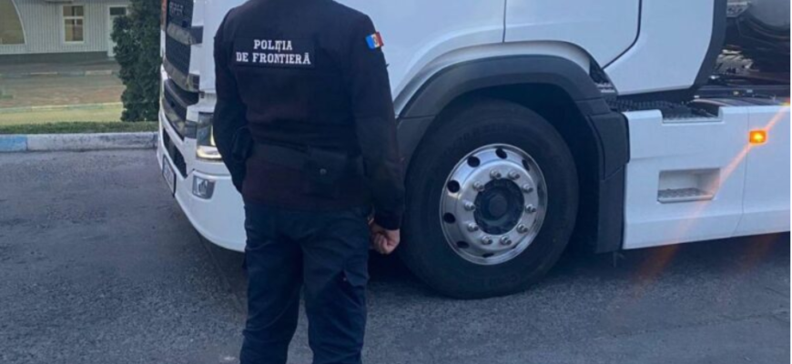 a incercat sa corupa politistii