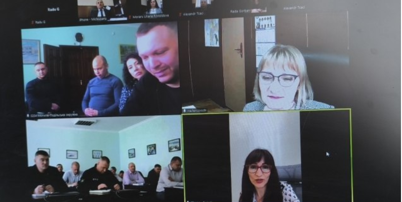 intrunit intr o sedinta online