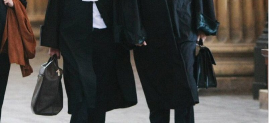 invinuire a unui avocat