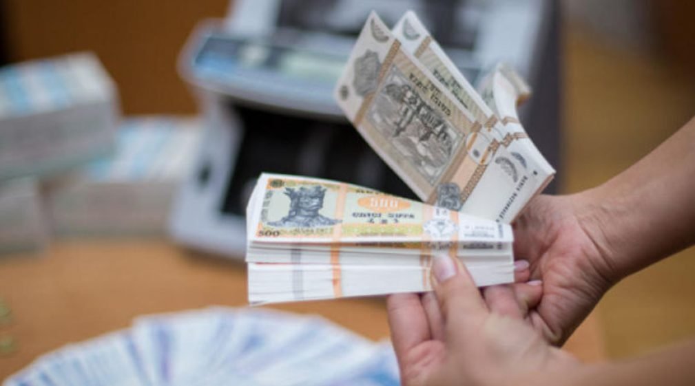 STATISTICĂ// Transferurile zilnice ale moldovenilor se ridică la 2,6 milioane de lei