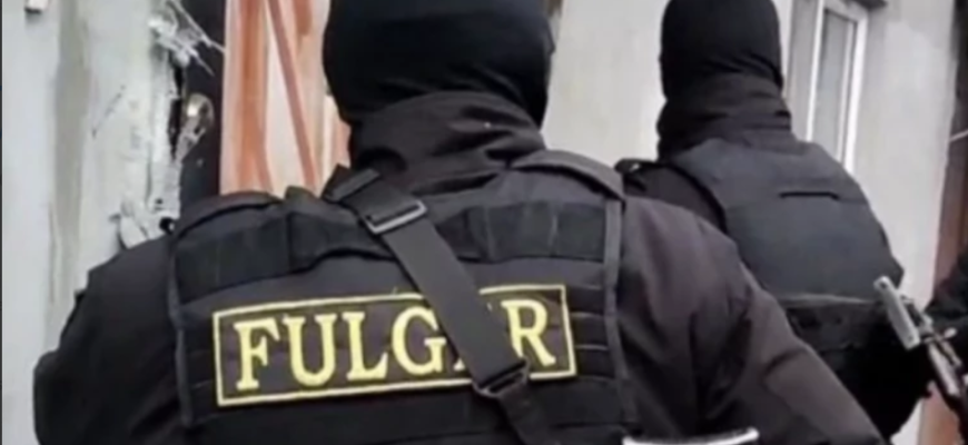 perchezitii la opt suspecti