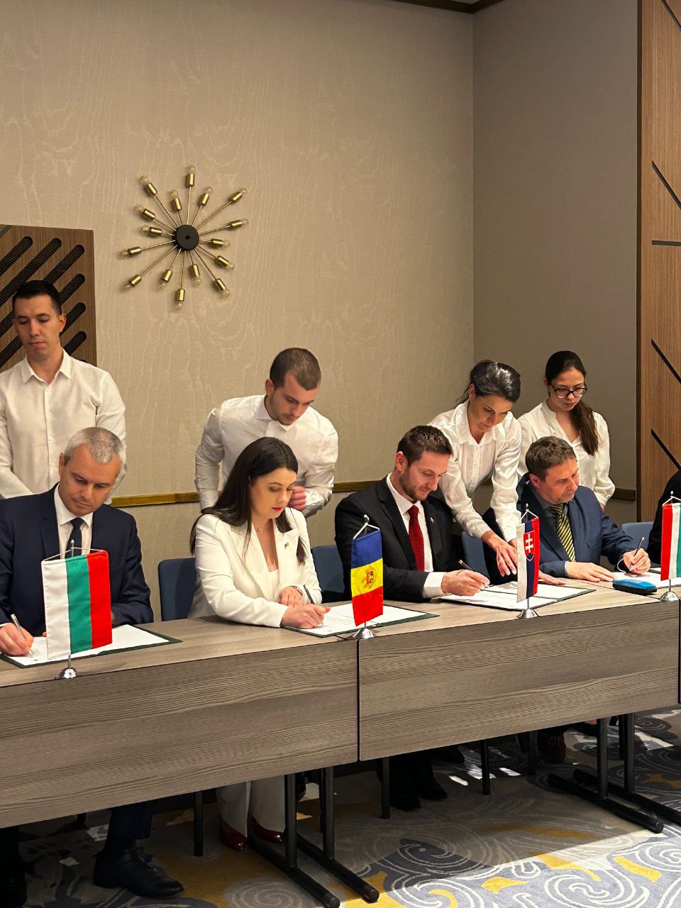FOTO// Summit-ul ”Noilor Lideri Europeni”. Partidul ”Renaștere” și aliații săi au semnat Declarația de la Sofia: ”Situația trebuie schimbată acum”