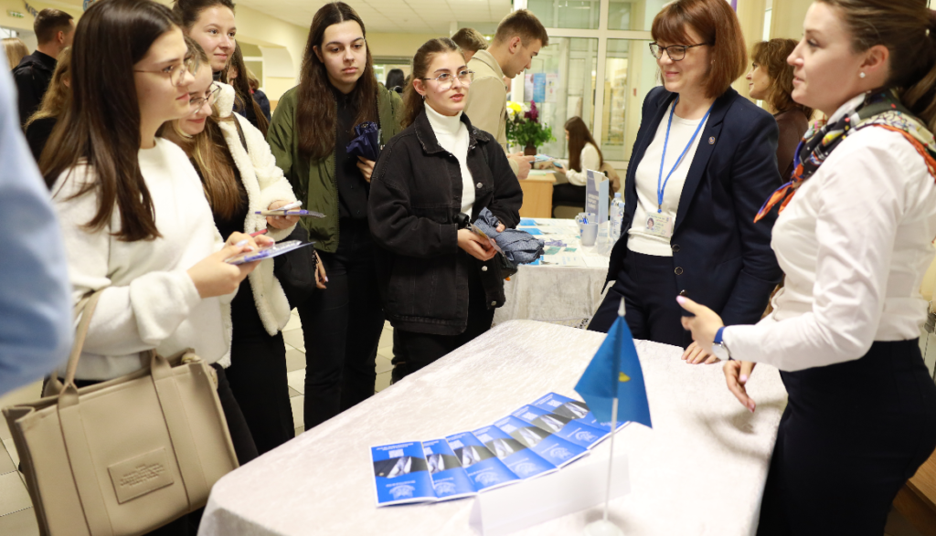 SFS a participat la Târgul de cariere organizat de Centrul de Excelență în Economie și Finanțe și Ministerul Educației și Cercetării 1 serviciul fiscal de stat targ