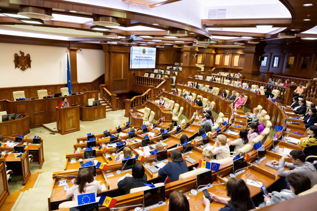 Funcționari publici din Secretariatul Parlamentului au fost instruiți în vederea realizării activităților de integrare europeană 1 sesiuni de instruire