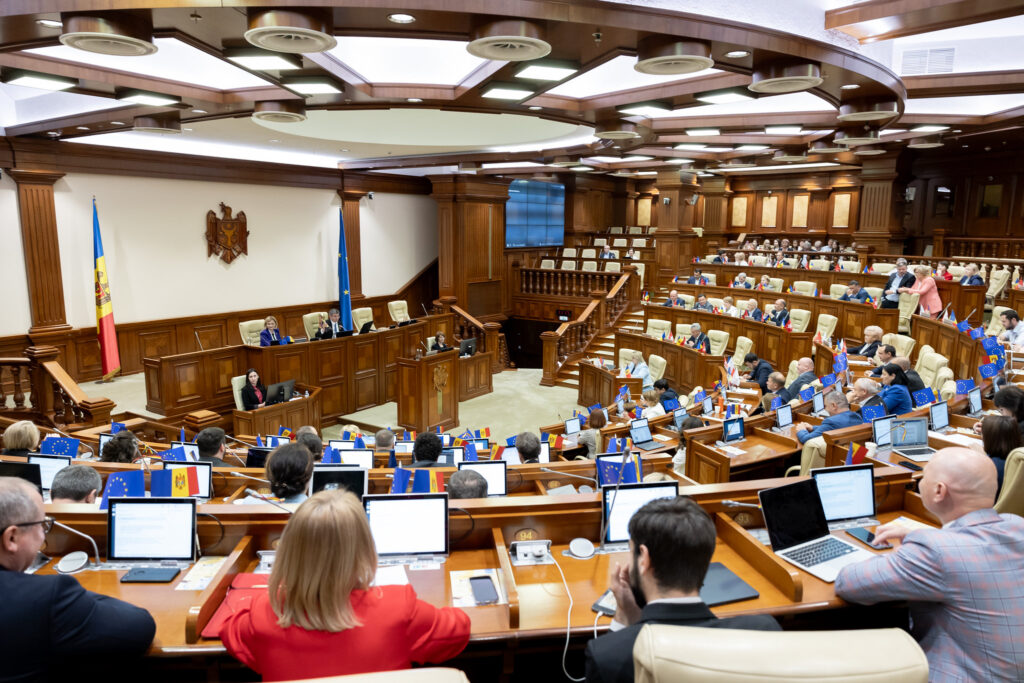 Lucrările de construcție care produc zgomot vor fi interzise în blocurile locative și în zilele de duminică și de sărbătoare nelucrătoare 1 53756042367 597e10b3a9 k