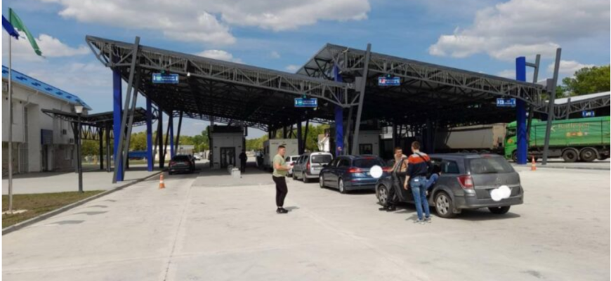 au traversat frontiera