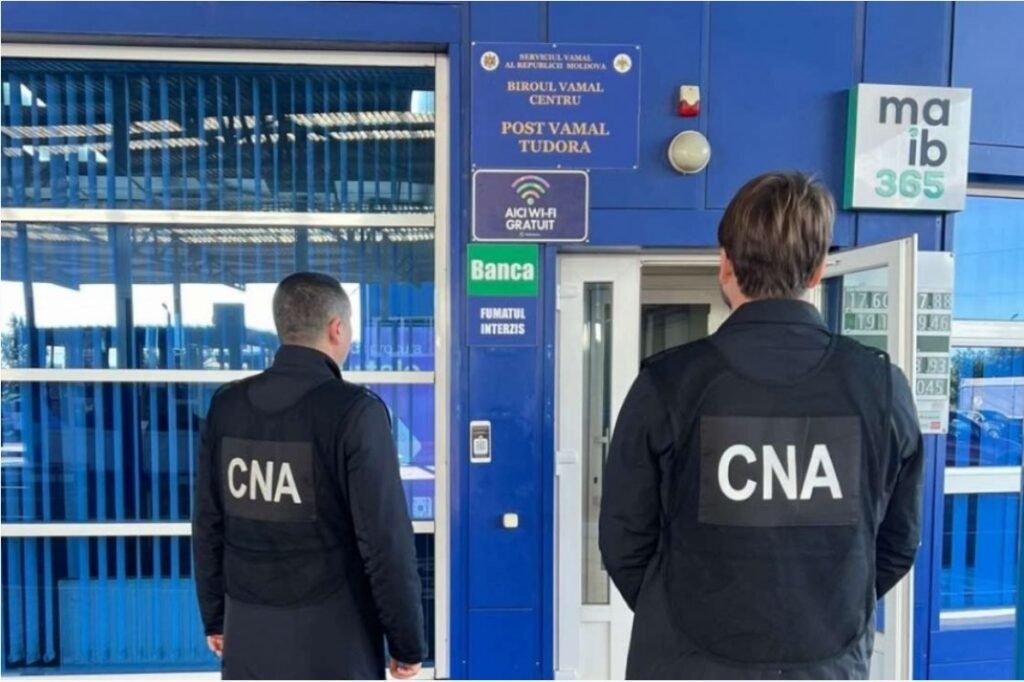 Un vameș de la Postul Vamal Tudora, cercetat de CNA pentru corupere pasivă. Ar fi pretins mită de la un voluntar care transporta refugiați