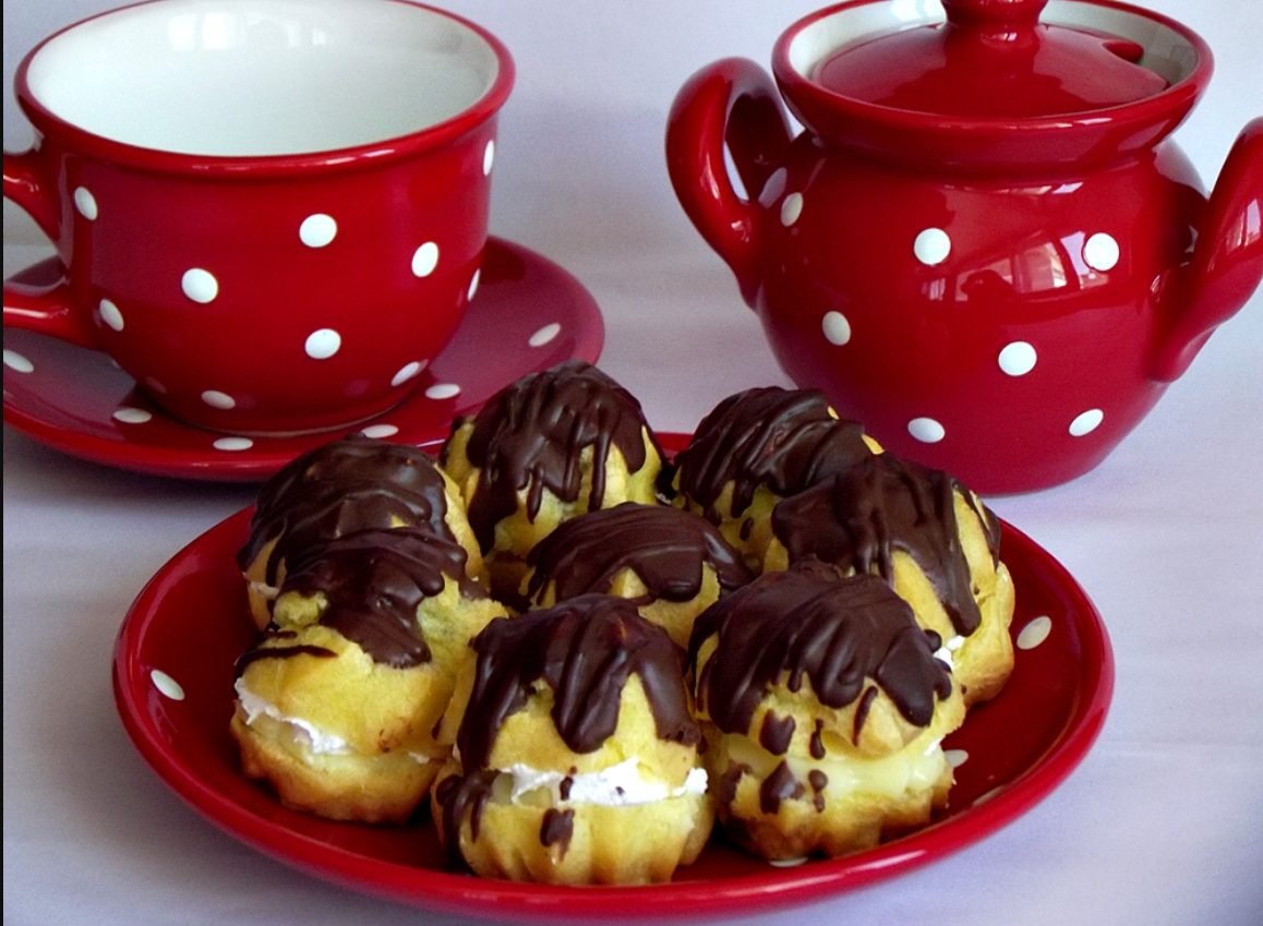 Rețetă delicioasă de mini eclere - Cum să prepari desertul perfect în câțiva pași simpli