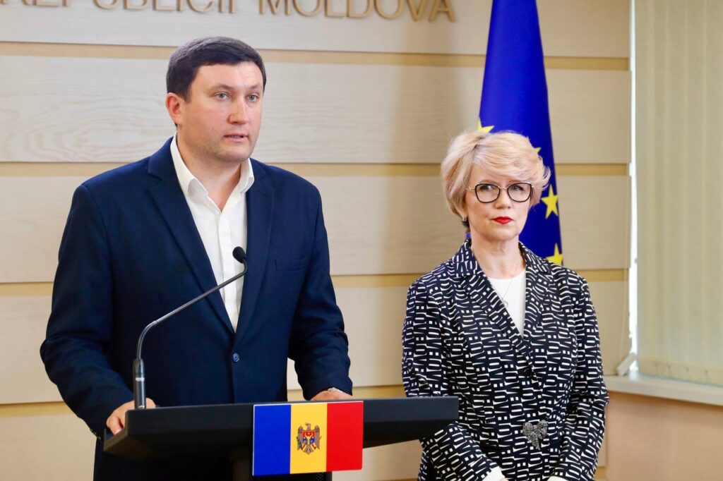 photo 5382200780964093263 y