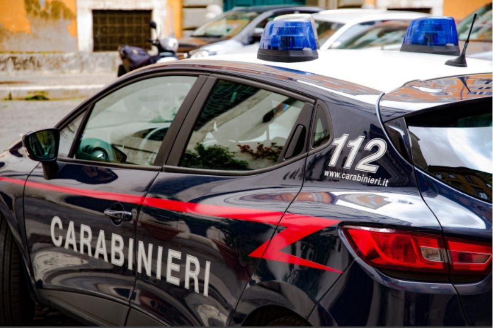 Ucraineancă înjunghiată și lăsată la marginea drumului