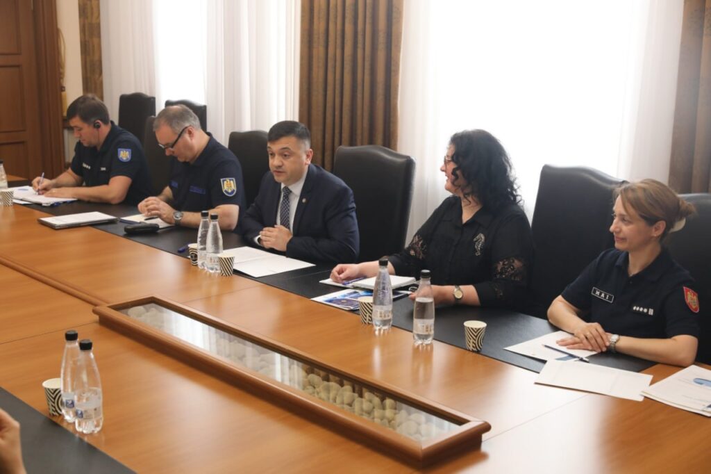 adrian efros a avut o intrevedere