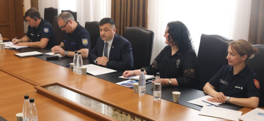 adrian efros a avut o intrevedere