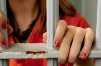 O femeie în vârstă de 56 de ani va sta la închisoare după ce a încercat să-și omoare concubinul 2 condamnata