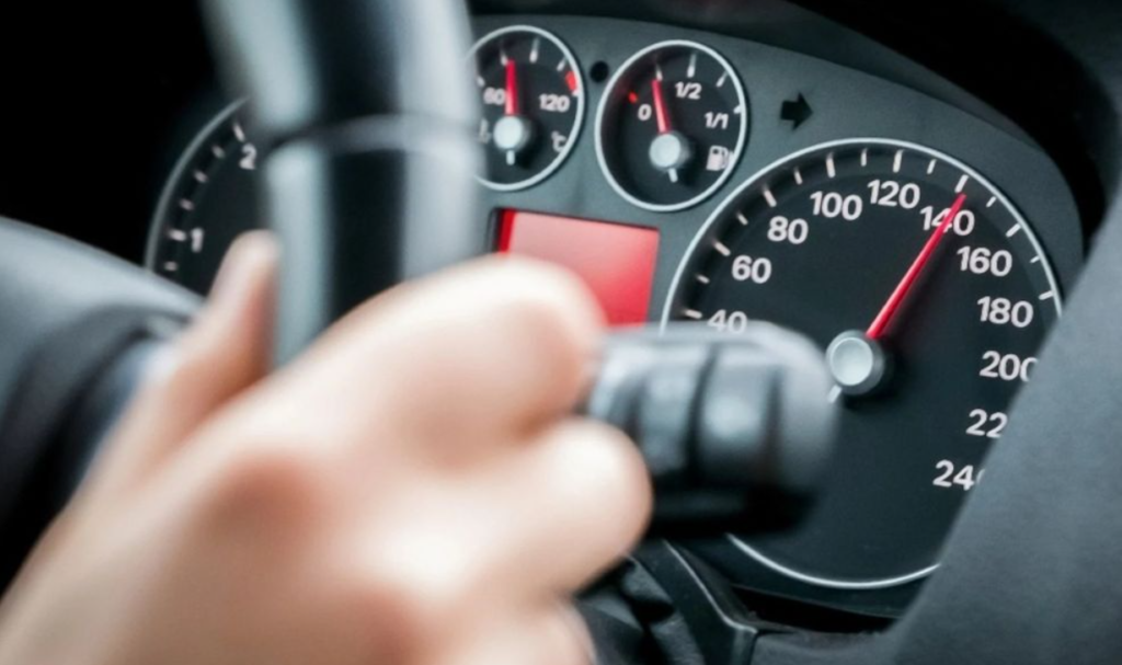 la volanul unui bmw cu 147