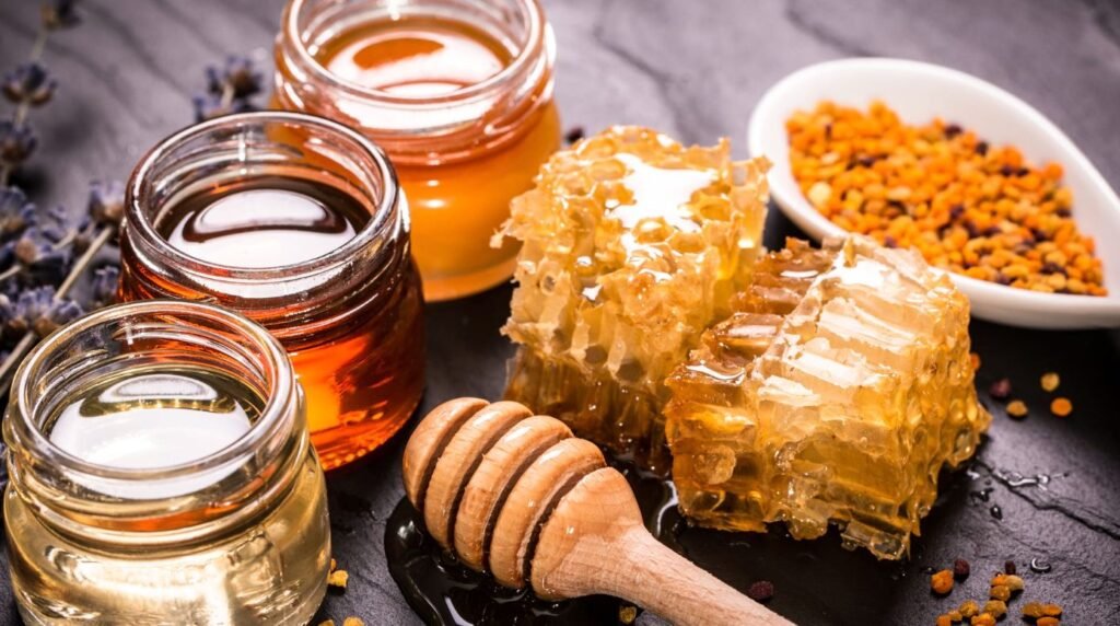 Zahăr sau miere? Proprietățile  antioxidante, antibacteriene și cicatrizante - efectele pozitive ale mierii pentru sănătate