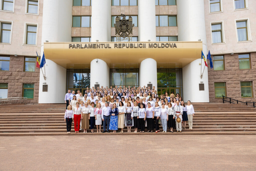 promovare a portului popular