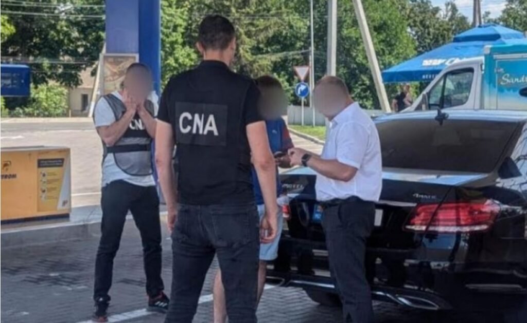 Două persoane reținute pentru facilitarea unui caz de contrabandă