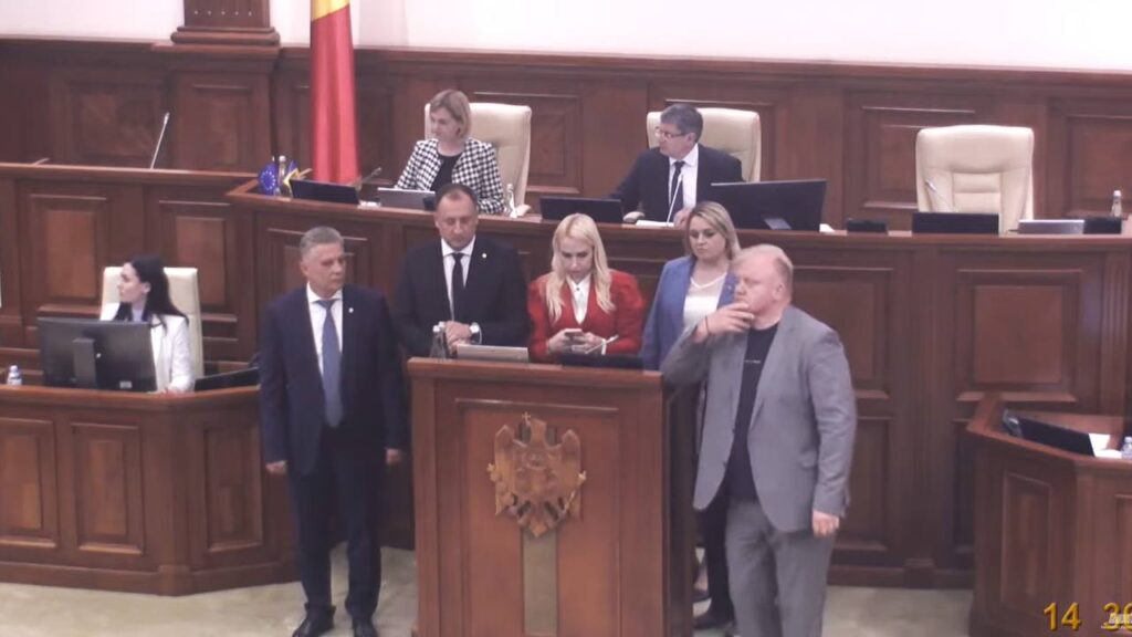 sanctiuni la un grup de deputati