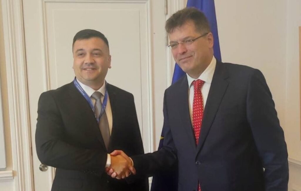 În cadrul celui de-al 8-lea Forum de Protecție Civilă, Ministrul MAI a avut o discuție bilaterală cu Comisarul European pentru gestionarea crizelor 1 În cadrul celui de-al 8-lea Forum de Protecție Civilă, Ministrul MAI a avut o discuție bilaterală cu Comisarul European pentru gestionarea crizelor