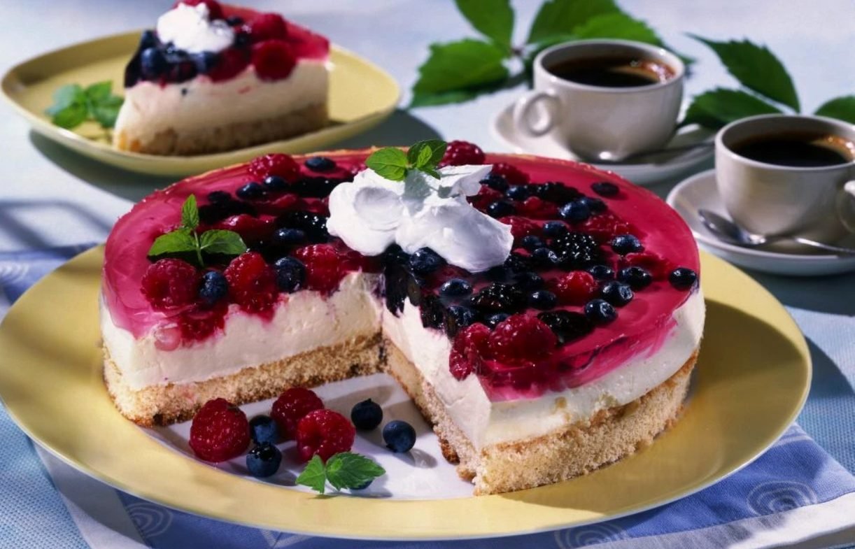 Desert răcoritor de vară - Tartă cu fructe și cremă de iaurt