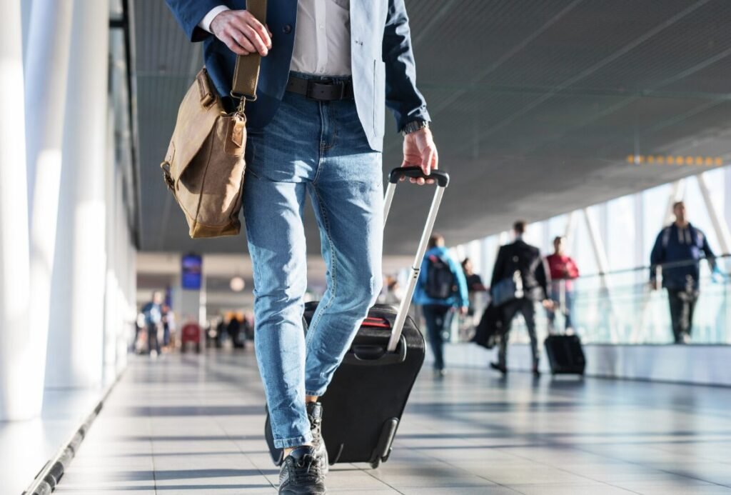 Un bărbat ar putea primi despăgubiri de aproape 5 milioane de euro după ce a alunecat într-o baltă de lichior în aeroportul Heathrow 1 Un bărbat ar putea primi despăgubiri de aproape 5 milioane de euro după ce a alunecat într-o baltă de lichior în aeroportul Heathrow