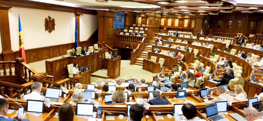 adoptat de parlament 1