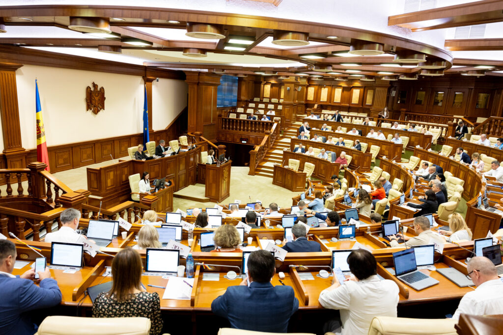 Modificări la Codul administrativ al Republicii Moldova, adoptate în a doua lectură de Parlament 1 adoptat de parlament