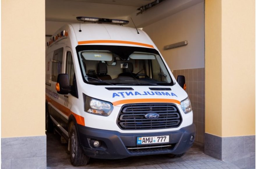 Medici de pe ambulanță din Călărași au fost bătuți de pacientul pe care veniseră să îl salveze