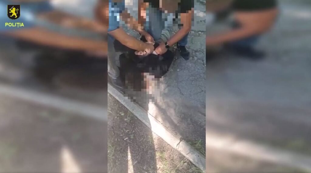 Un tânăr de 18 ani, din capitală, a fost reținut după ce ar fi furat o Toyota din parcarea unui centru comercial din capitală