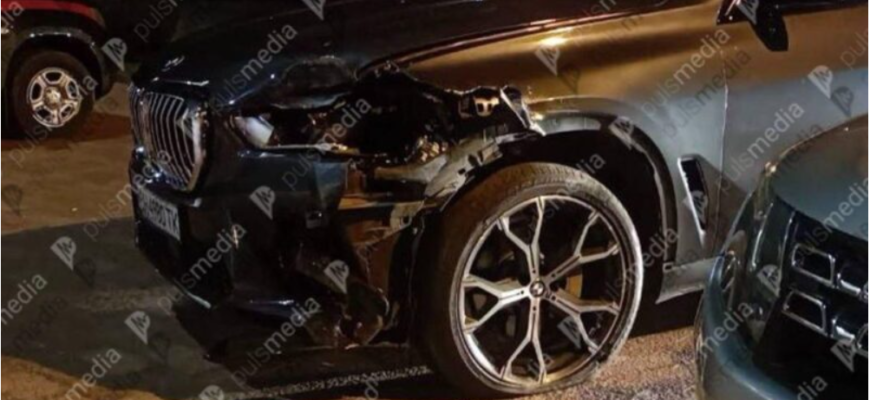 cu masina intr un copac