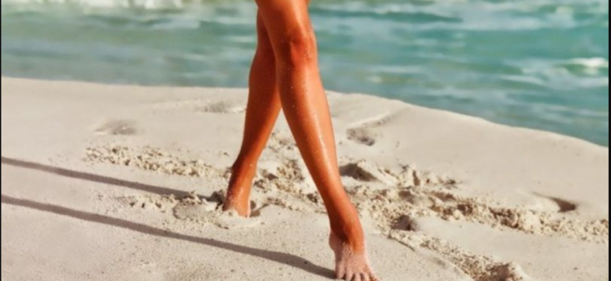 descult pe nisipul de pe plaja