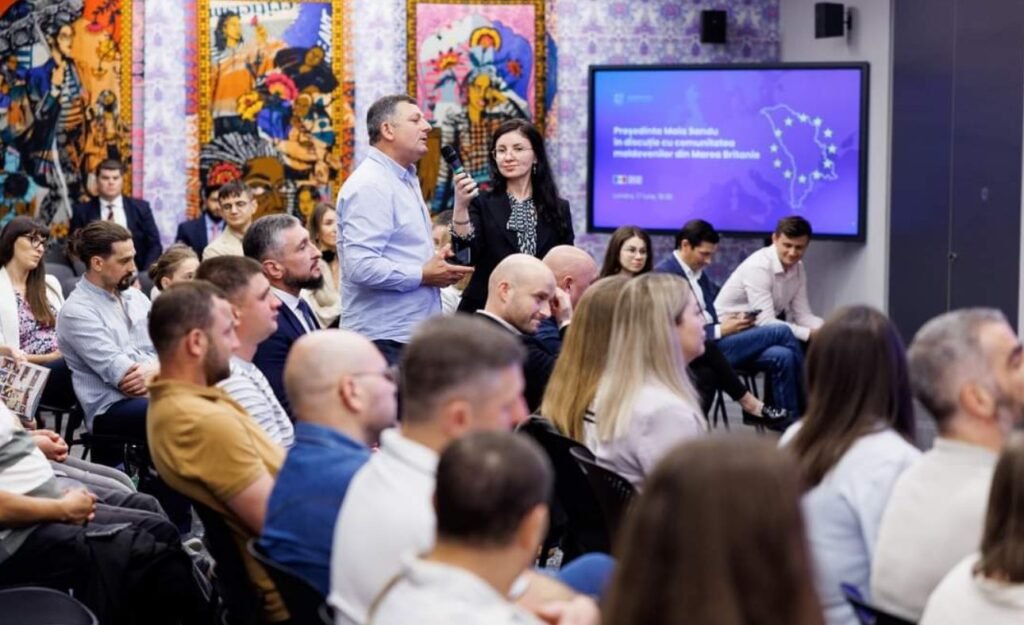 Președinta Maia Sandu s-a întâlnit ieri cu cetățenii moldoveni din Marea Britanie 1 Președinta Maia Sandu s-a întâlnit ieri cu cetățenii moldoveni din Marea Britanie