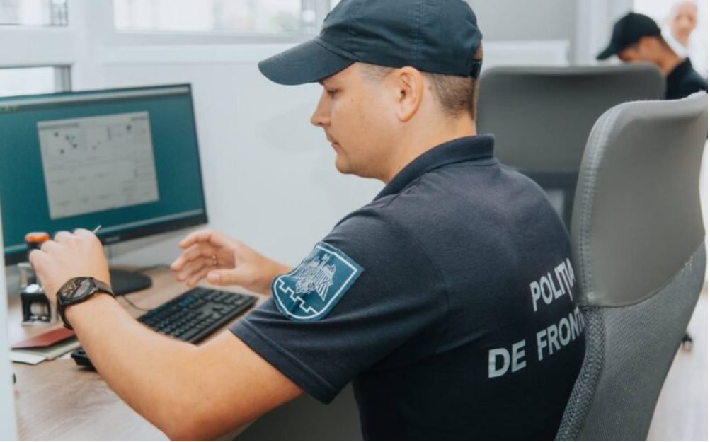 Permis cu indici de falsificare, depistat asupra unei străine