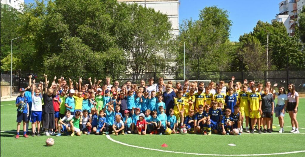 Primăria Chișinău a inaugurat un nou teren de sport la Instituția Publică Liceul Teoretic „Olimp” din capitală