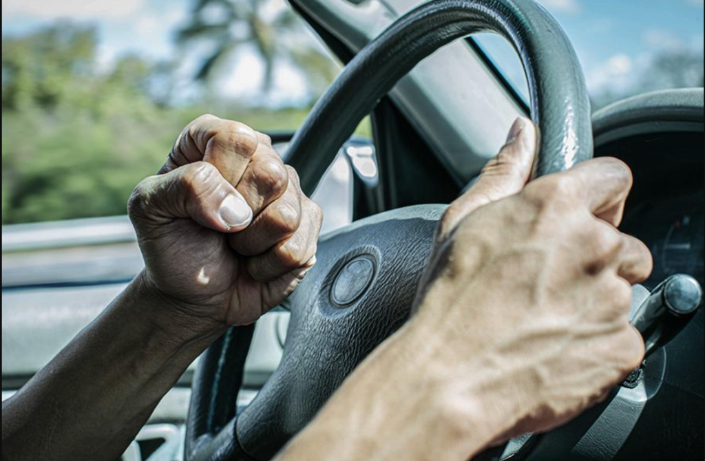 luat la pumni soferul