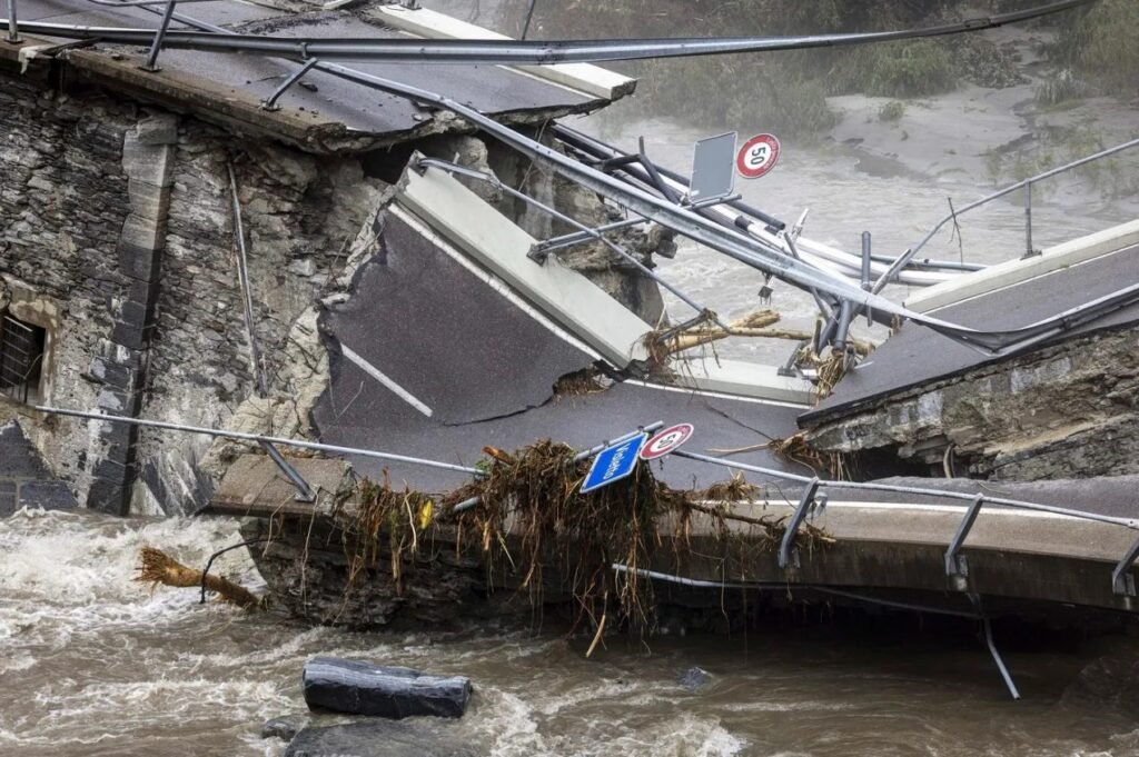 Franța, Elveția și Italia, lovite de furtuni puternice. Cel puțin șapte persoane și-au pierdut viața 1 Franța, Elveția și Italia, lovite de furtuni puternice. Cel puțin șapte persoane și-au pierdut viața