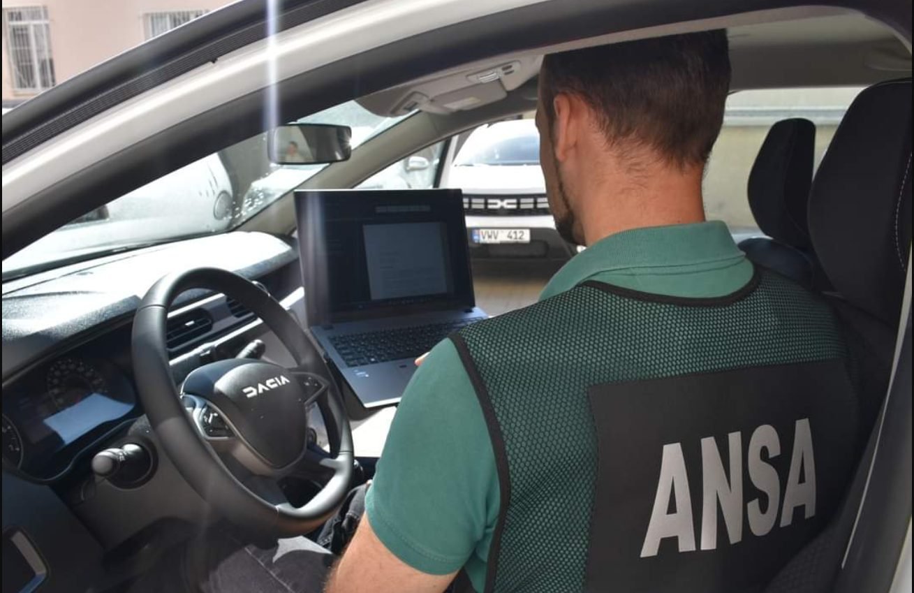Donație de mașini frigorifice și truse medicale veterinare pentru inspectorii ANSA