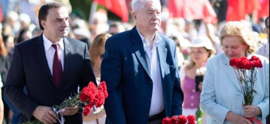 Vladimir Voronin și Vasile Tarlev au depus flori împreună la Complexul Memorial „Eternitate” 1 vladimir voronin si vasile tarlev