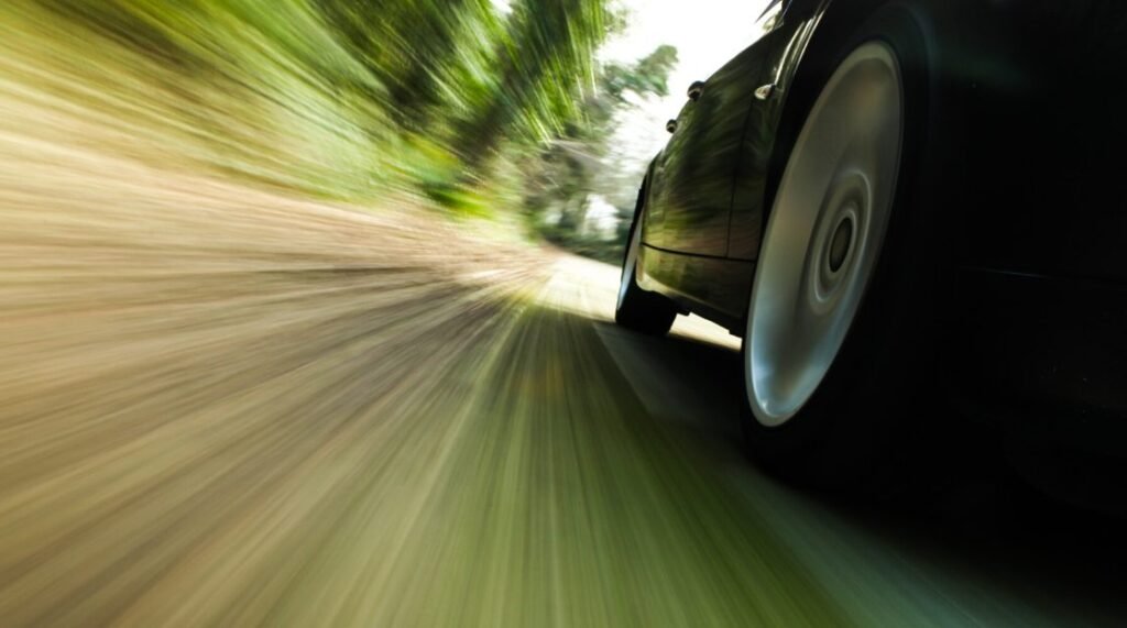 Tânăr de 21 de ani, înlăturat de la volan după ce a condus cu 144 de km la oră