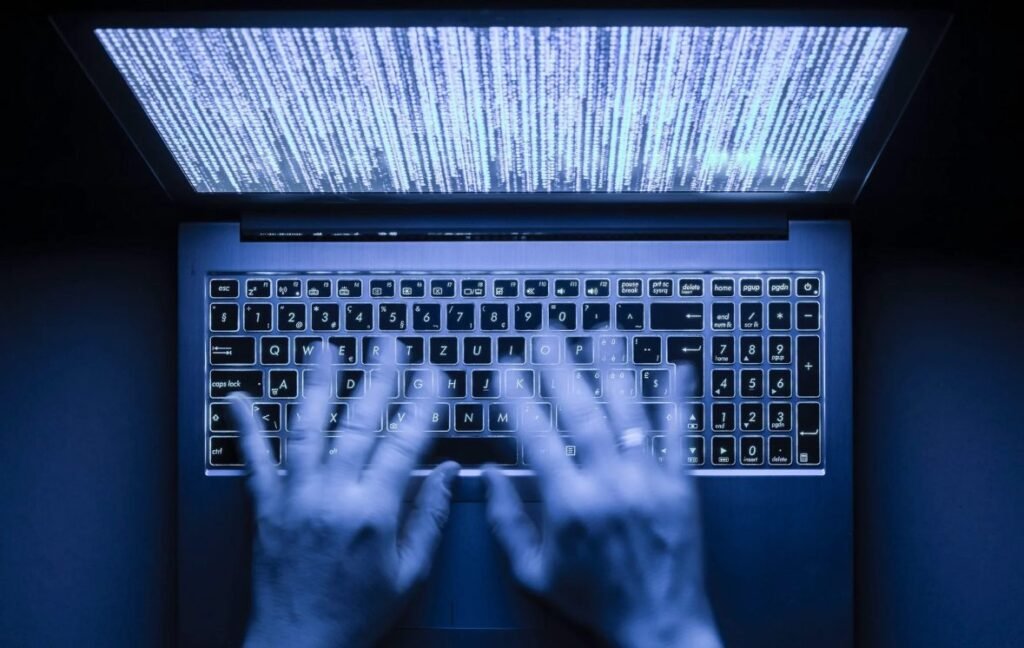 Atac cibernetic masiv în România. Hackerii vând datele furate de la instituțiile statului 1 Atac cibernetic masiv în România. Hackerii vând datele furate de la instituțiile statului