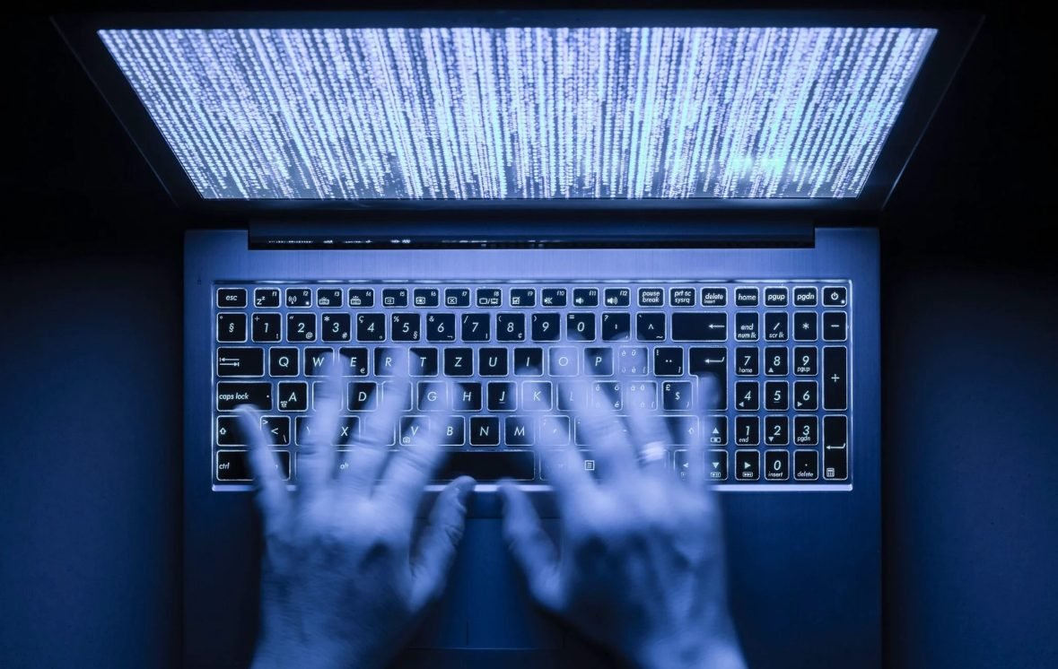 Atac cibernetic masiv în România. Hackerii vând datele furate de la instituțiile statului