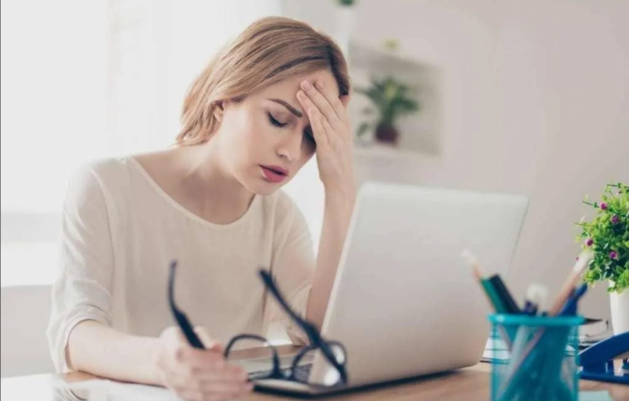 Ce afecțiuni pot ascunde și modalități de ameliorare. Sfaturi la îndemână împotriva durerilor de cap