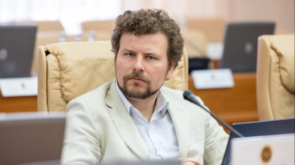 Ministrul Educației și Cercetării: "Peste un milion de exemplare de manuale noi vor ajunge în școli în acest an"